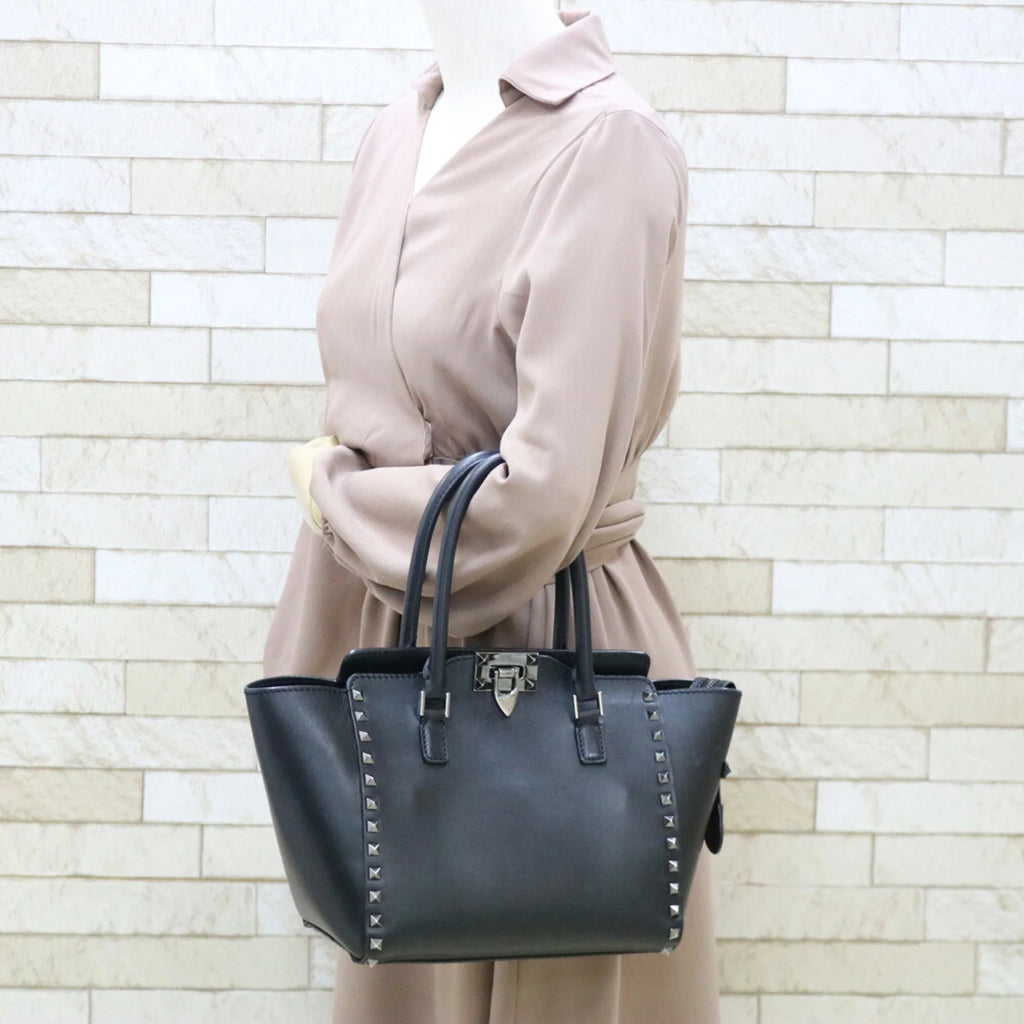 Pre-Owned Black Leather Shoulder Bag K39485