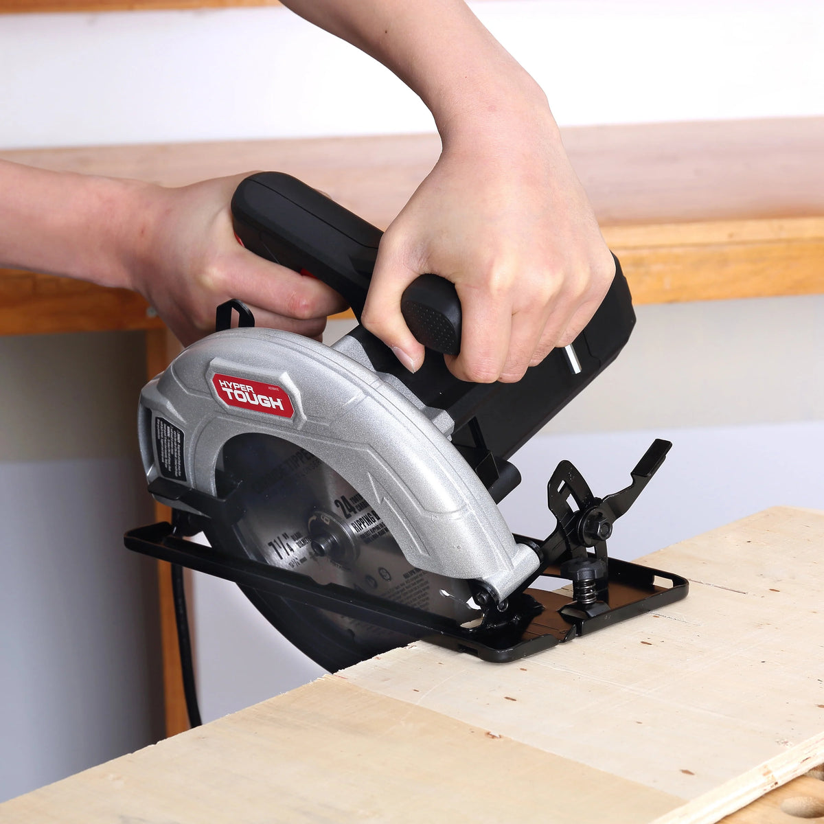 12 Amp Corded 7-1/4 inch Circular Saw J324240