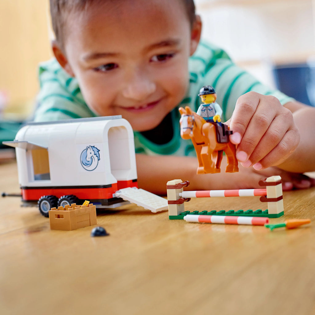 Horse Transporter Set with SUV Toy Car and Trailer Z93833