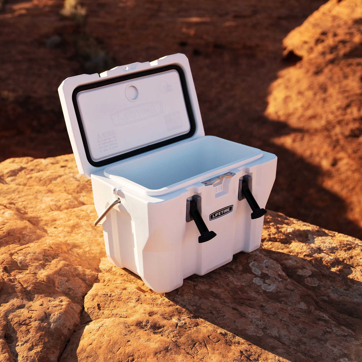 28 Quart High Performance Polyethylene Cooler U327249