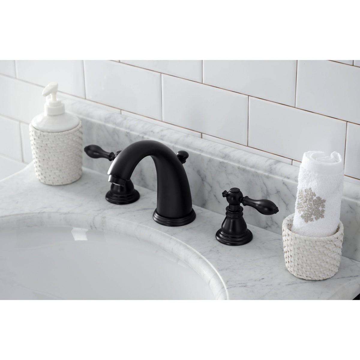Widespread Bathroom Faucet with Pop-Up Brushed Brass L95246