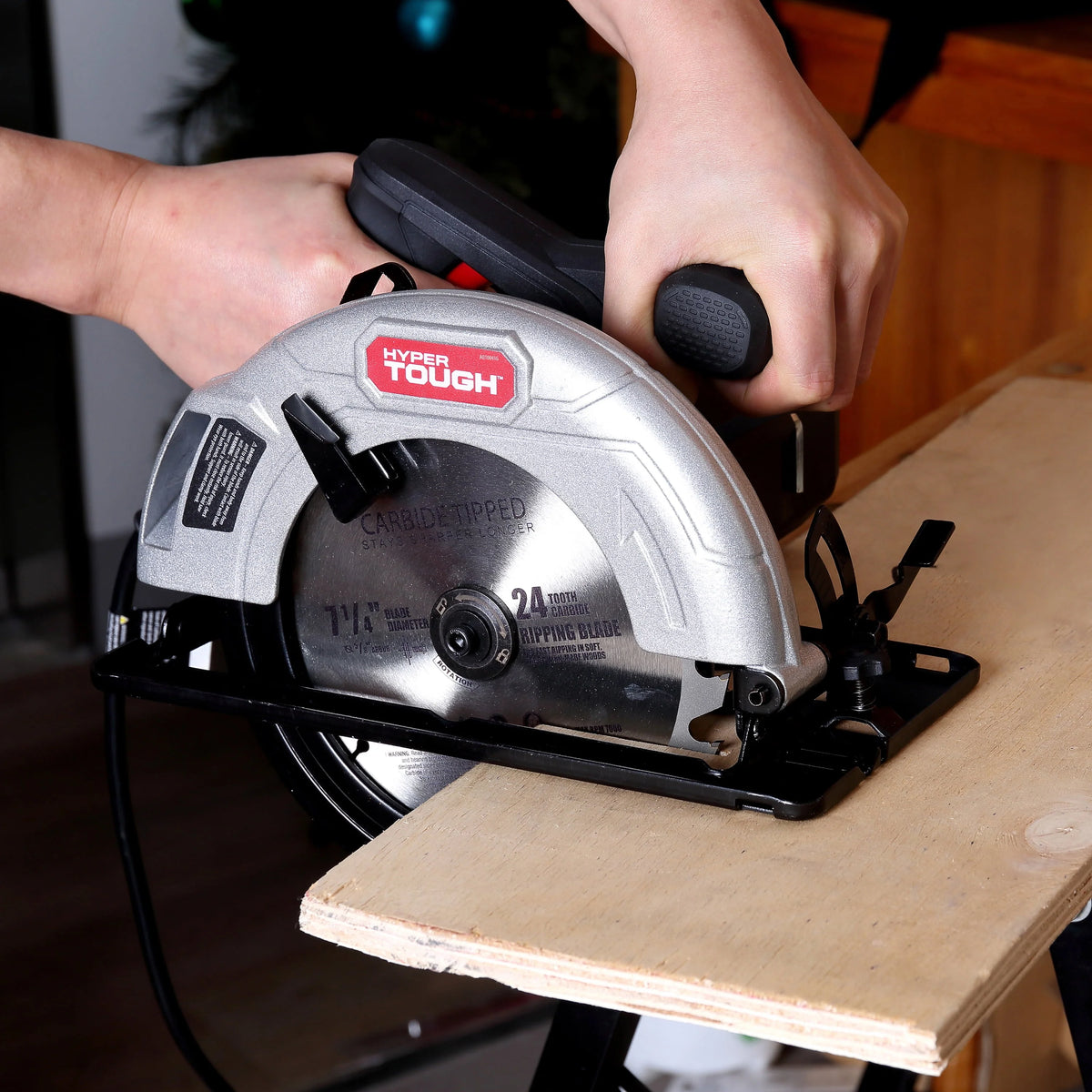12 Amp Corded 7-1/4 inch Circular Saw J324240