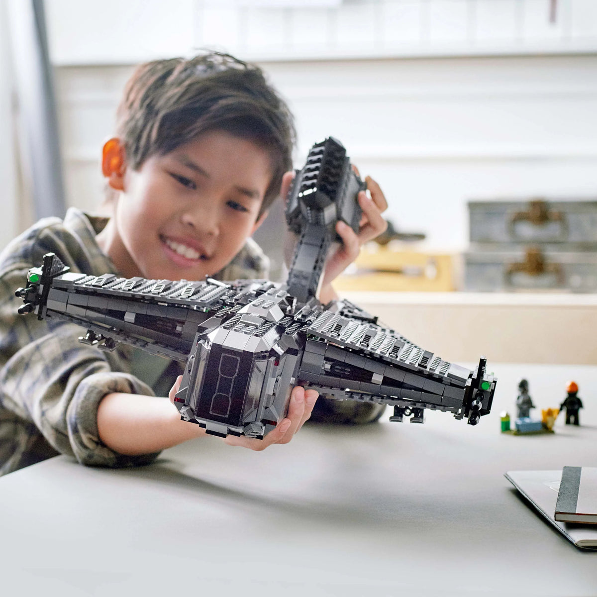 LEGO Star Wars Buildable Starship with Minifigure and Droid V5741