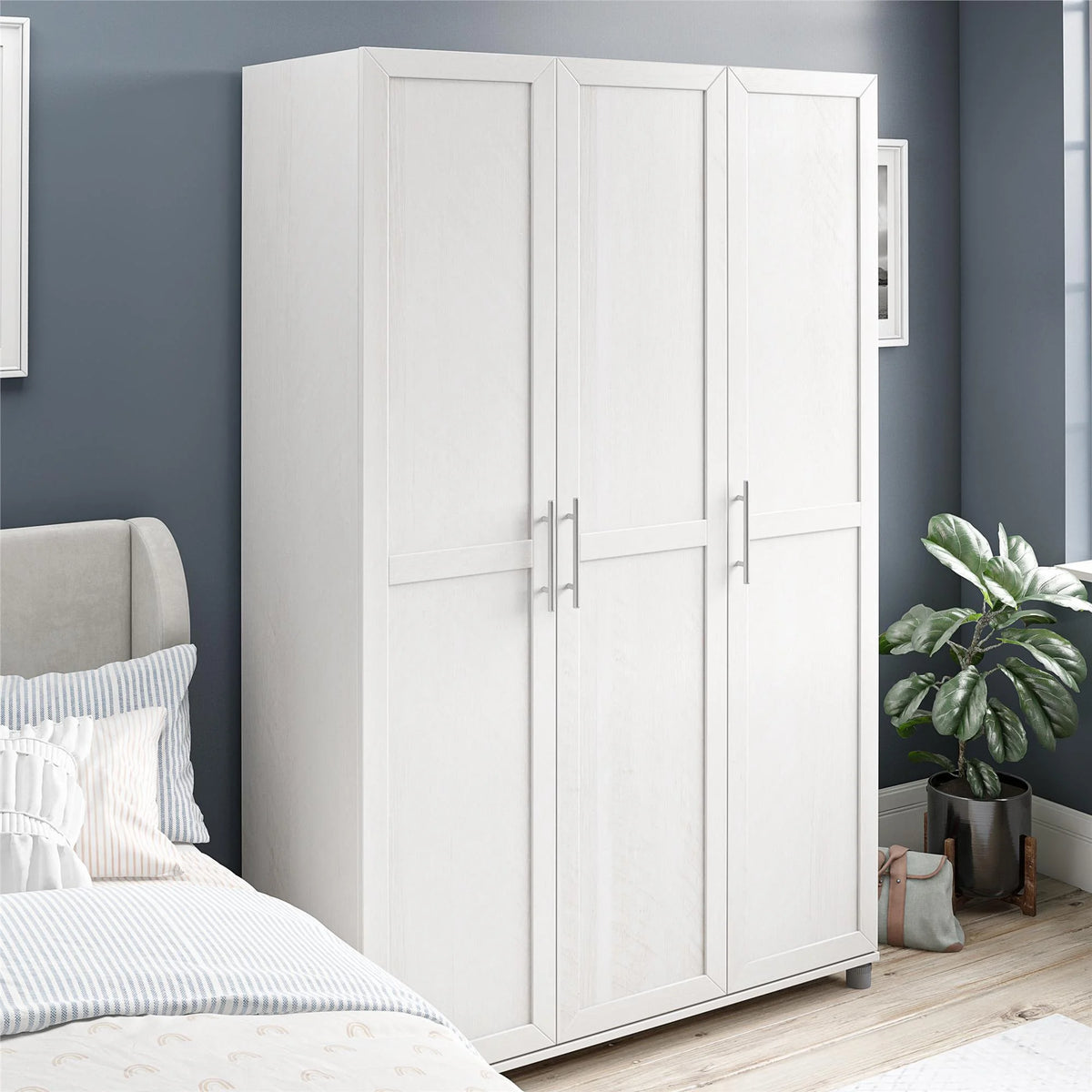 3 Door Wardrobe M8082